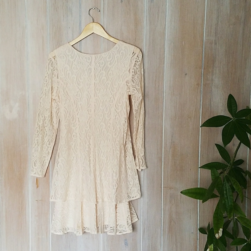 Flapper-Style Lace Mini Dress - Picture 3 of 6